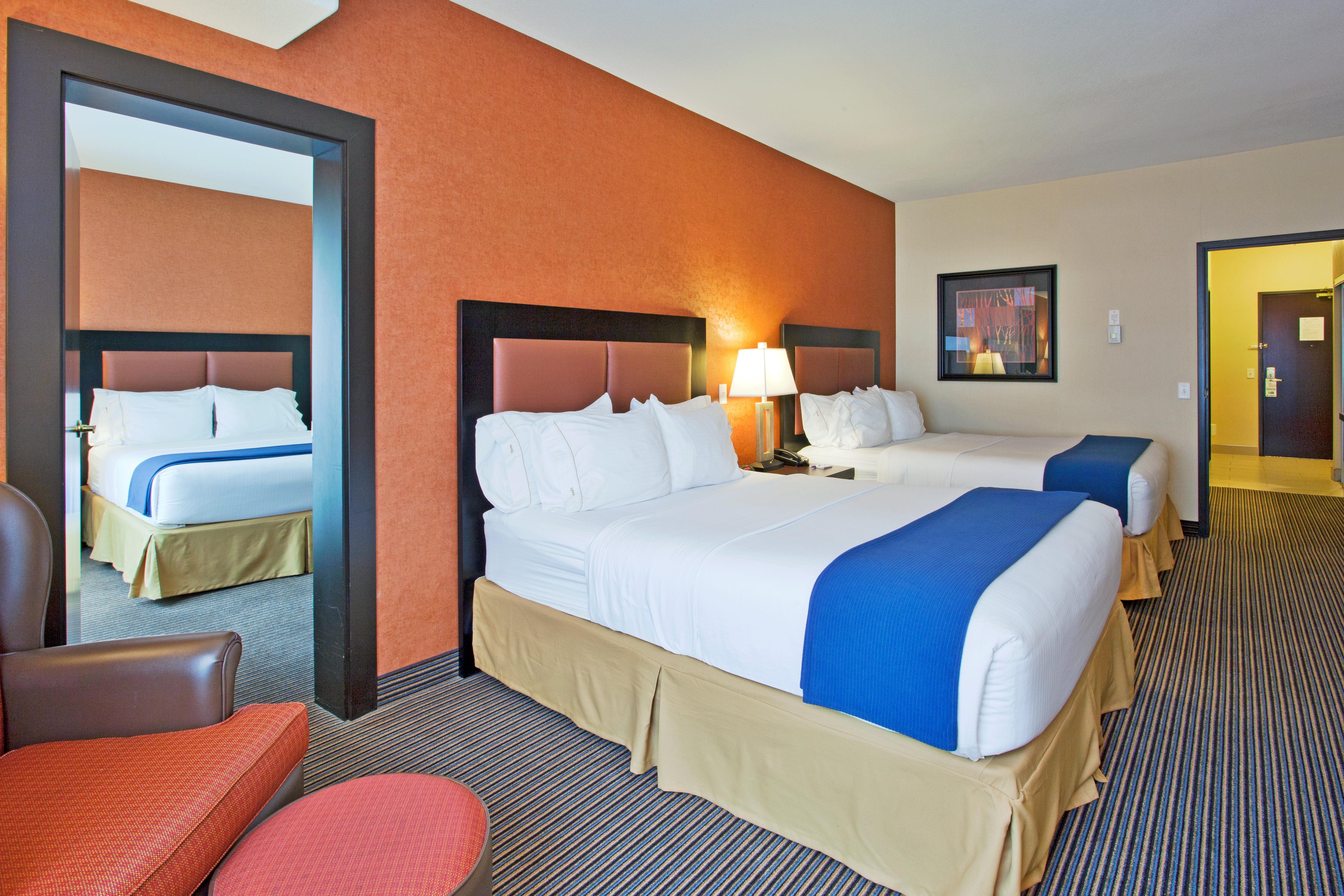 Holiday Inn Express Airport Calgary By Ihg Экстерьер фото