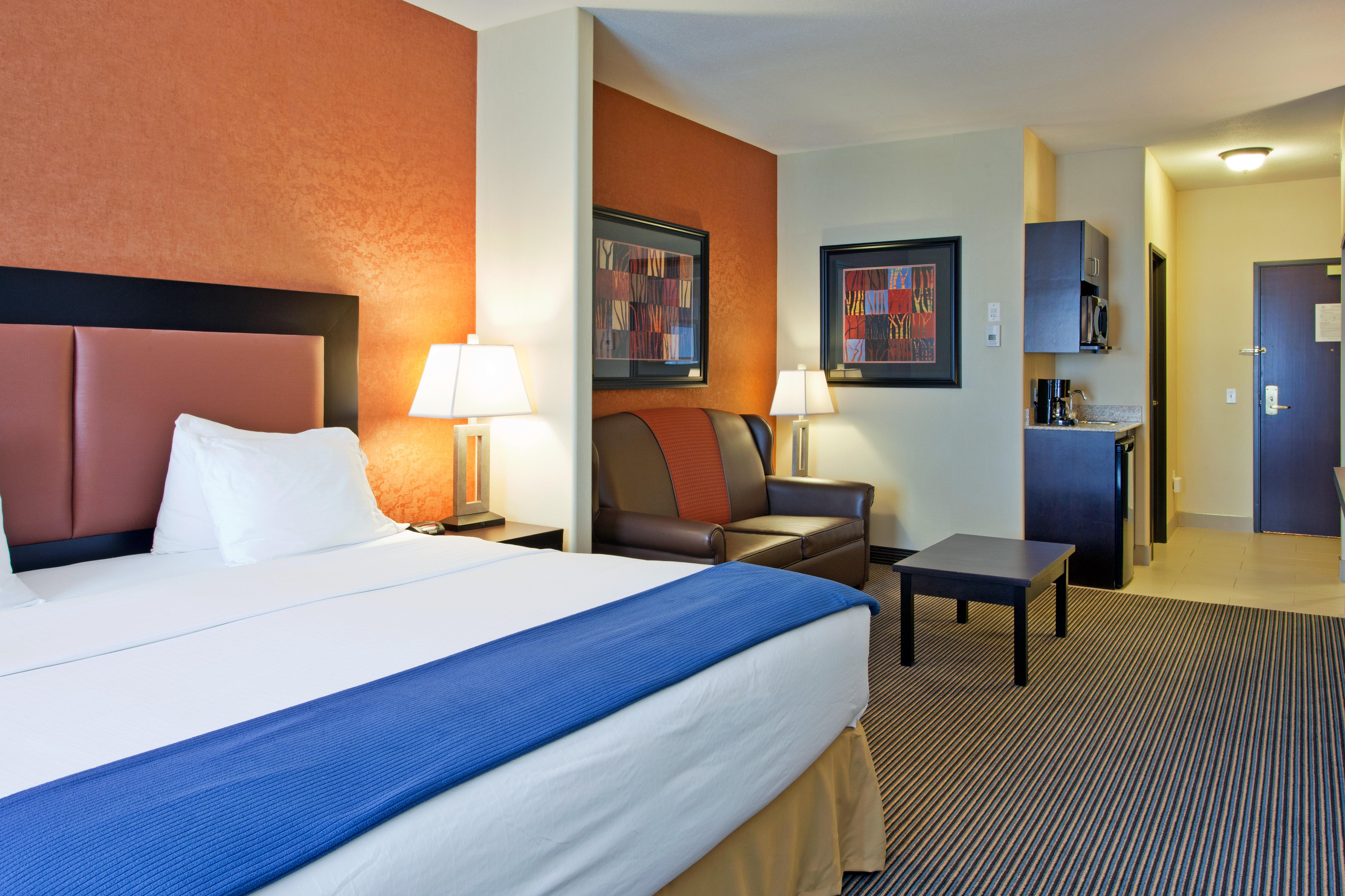 Holiday Inn Express Airport Calgary By Ihg Экстерьер фото