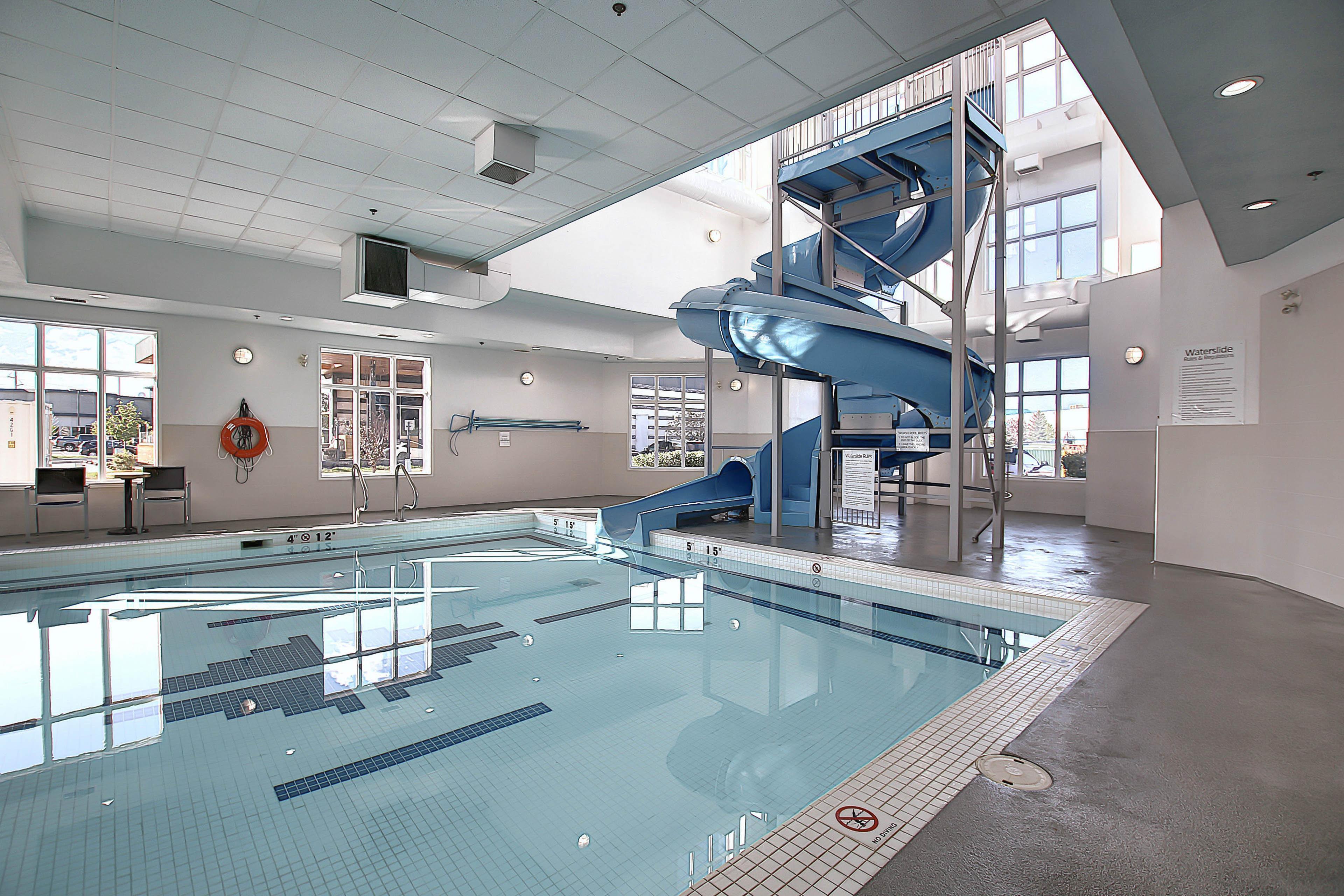Holiday Inn Express Airport Calgary By Ihg Экстерьер фото