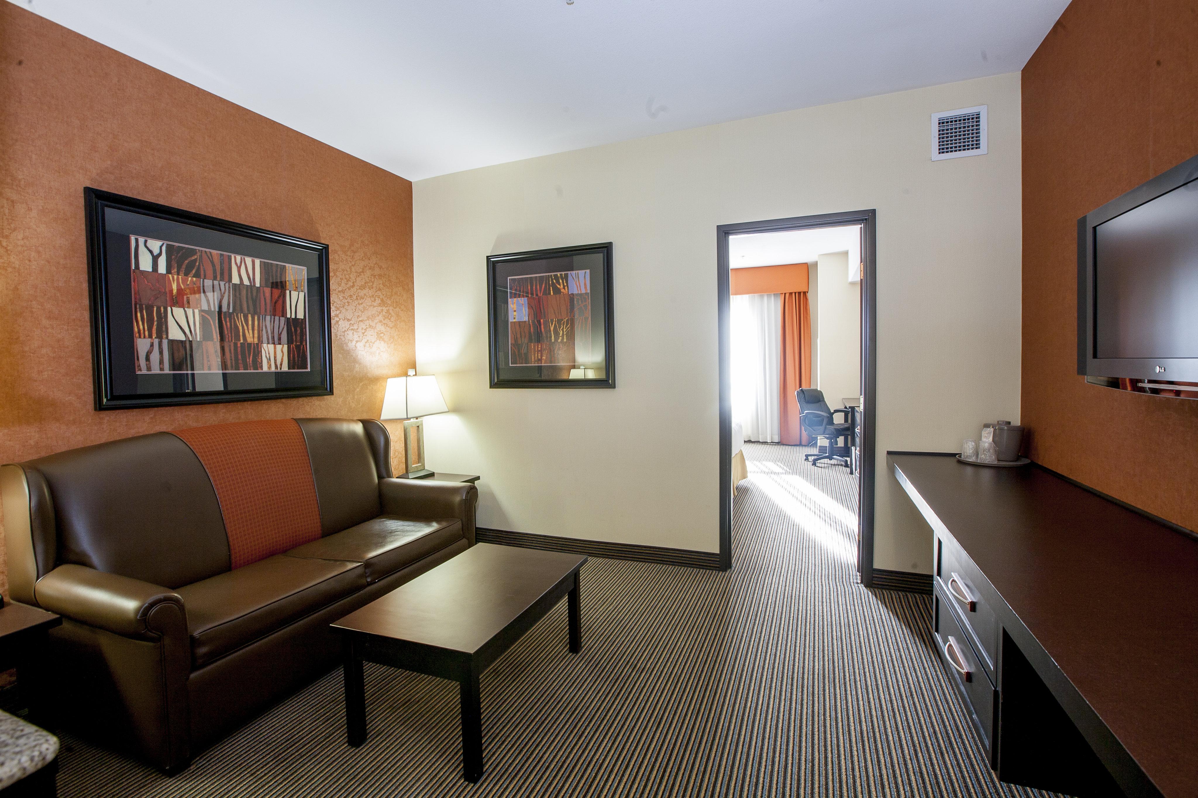 Holiday Inn Express Airport Calgary By Ihg Экстерьер фото