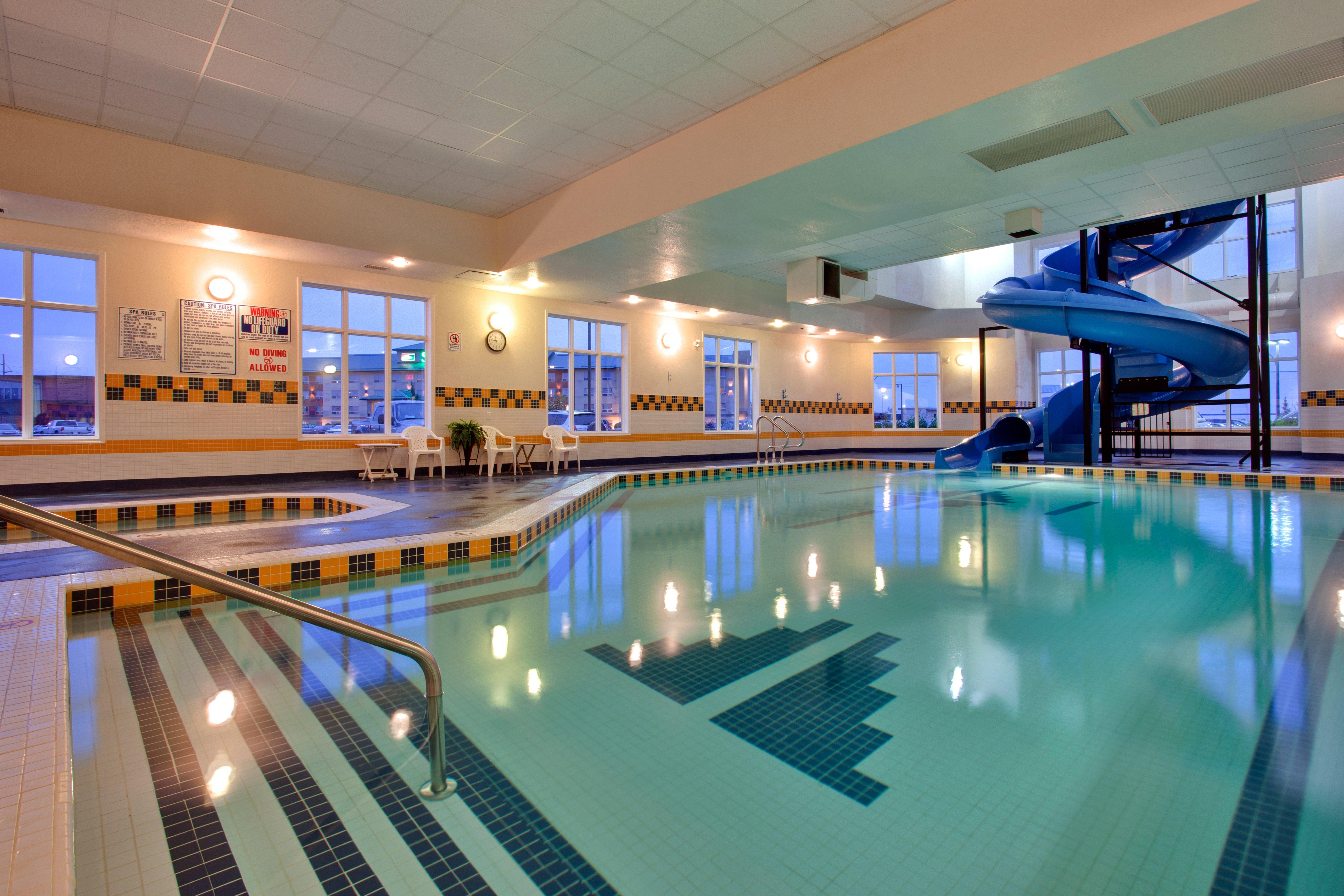 Holiday Inn Express Airport Calgary By Ihg Экстерьер фото